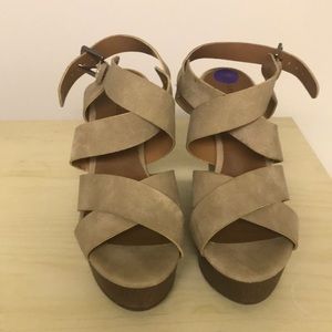 Neutral summer wedges